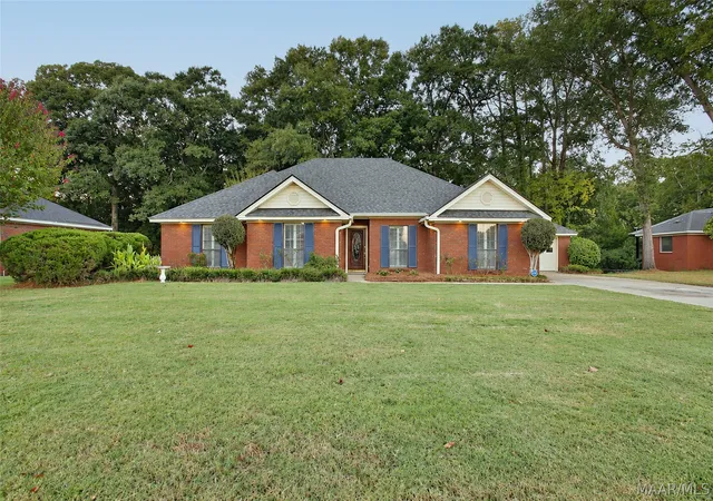 Photo 2 of Single family home for sale at 302 Abington St, Prattville, AL 36066 | MLS# 590852 | Listing updated on 2026-09-30