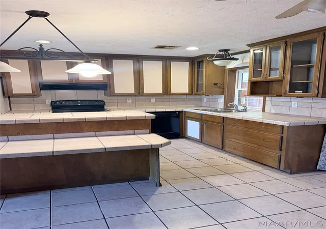 Photo 3 of Single family home for sale at 710 Running Brk Cir, Prattville, AL 36066 | MLS# 590896 | Listing updated on 2026-10-01