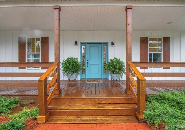 Photo 2 of Single family home for sale at 501 W Tuskeena St, Wetumpka, AL 36092 | MLS# 590865 | Listing updated on 2026-10-07