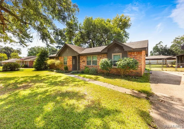 Photo 2 of Single family home for sale at 245 Choctaw Ln, Coosada, AL 36020 | MLS# 590808 | Listing updated on 2026-10-01