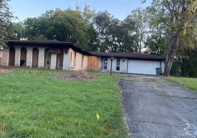 Photo 2 of Single family home for sale at 4404 S Gaskell Cir, Montgomery, AL 36106 | MLS# 590938 | Listing updated on 2026-10-05