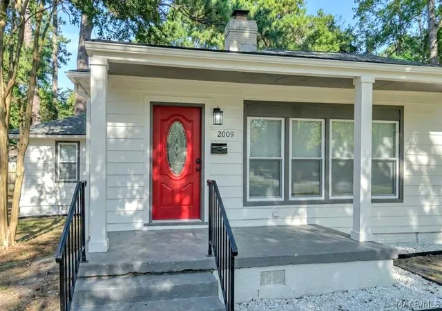 Photo 1 of Single family home for sale at 2009 Commodore St, Montgomery, AL 36106 | MLS# 590907 | Listing updated on 2026-10-09