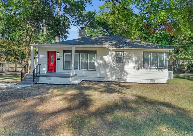 Photo 3 of Single family home for sale at 2009 Commodore St, Montgomery, AL 36106 | MLS# 590907 | Listing updated on 2026-10-09