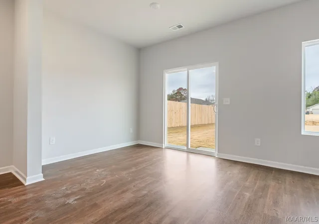 Photo 3 of Single family home for sale at 295 Jemison Trails Dr, Jemison, AL 35085 | MLS# 590954 | Listing updated on 2026-10-08