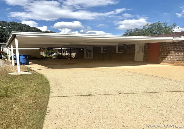 Photo 3 of Single family home for sale at 1139 Perrydale Loop, Prattville, AL 36066 | MLS# 590887 | Listing updated on 2026-10-02