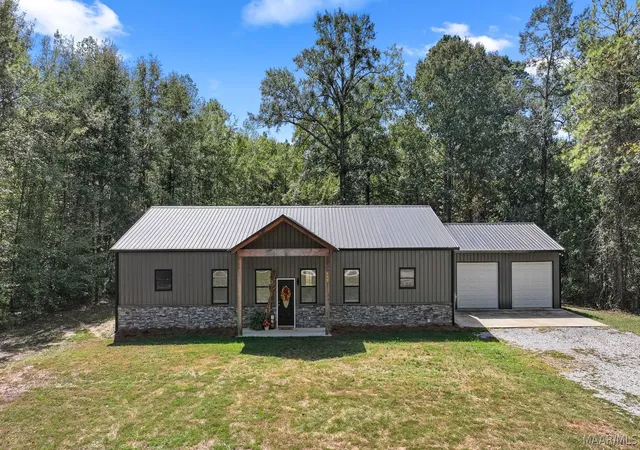 Photo 1 of Single family home for sale at 193 Beech St, Maplesville, AL 36750 | MLS# 590970 | Listing updated on 2026-10-03