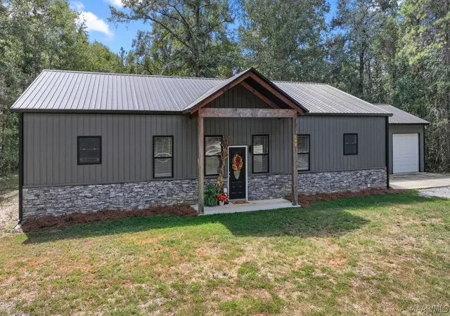 Photo 2 of Single family home for sale at 193 Beech St, Maplesville, AL 36750 | MLS# 590970 | Listing updated on 2026-10-03