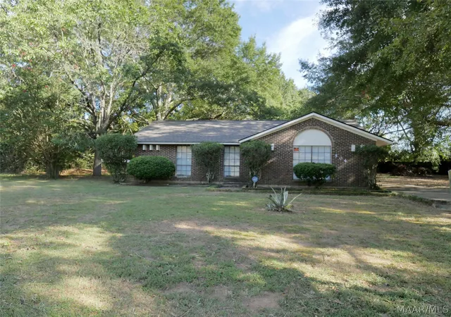 Single family home for sale at 504 Ferndale Ct, Montgomery, AL 36110 | MLS# 590818