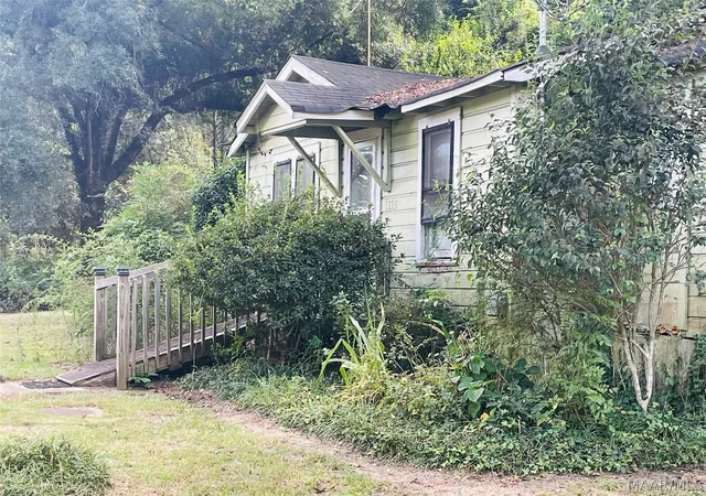 Photo 3 of Single family home for sale at 1335 W Highway 82, Prattville, AL 36067 | MLS# 590975 | Listing updated on 2026-10-09