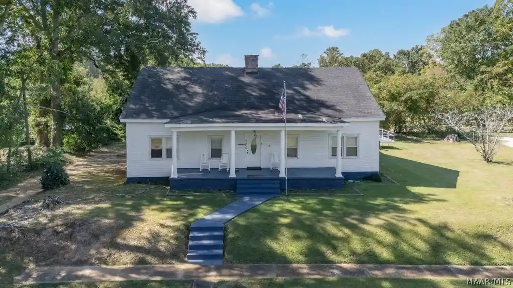 Photo 1 of Single family home for sale at 204 E Jones St, Fort Deposit, AL 36032 | MLS# 590977 | Listing updated on 2026-10-20