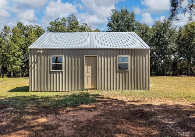 Photo 2 of Single family home for sale at 1916 Alpine Dr, Deatsville, AL 36022 | MLS# 590967 | Listing updated on 2026-10-07