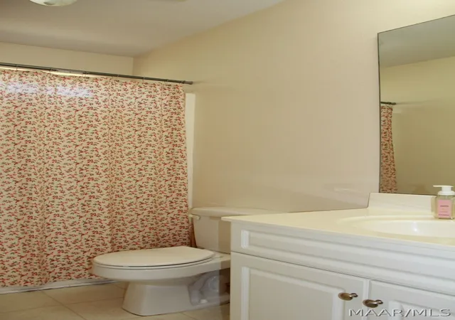 Photo 3 of Single family home for sale at 205 Silver Stone Ln, Alabaster, AL 35007 | MLS# 590973 | Listing updated on 2026-10-06