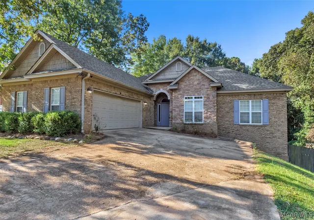 Photo 1 of Single family home for sale at 137 Hickory Ln, Wetumpka, AL 36093 | MLS# 590985 | Listing updated on 2026-10-06