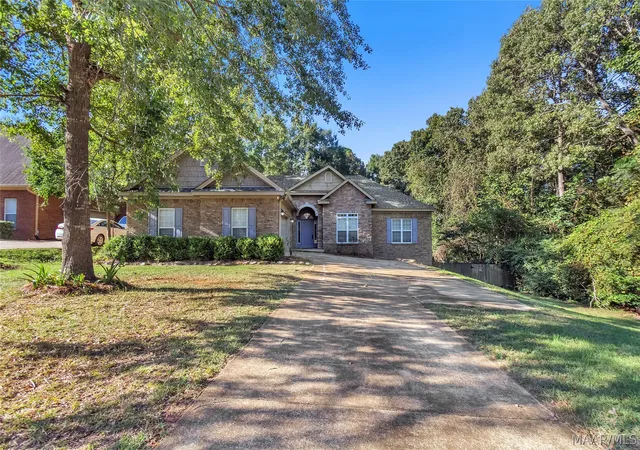 Photo 2 of Single family home for sale at 137 Hickory Ln, Wetumpka, AL 36093 | MLS# 590985 | Listing updated on 2026-10-06