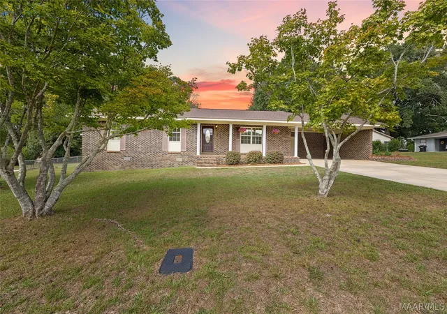 Photo 2 of Single family home for sale at 104 Crestview Dr, Clanton, AL 35045 | MLS# 590921 | Listing updated on 2026-10-06