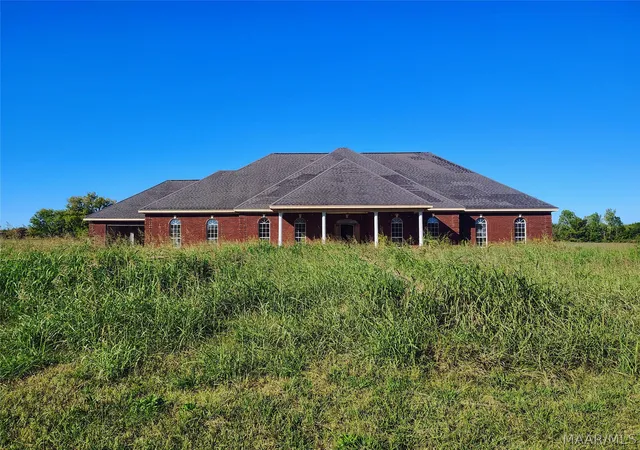 Photo 1 of Single family home for sale at 407 Greenleaf Rd, Lowndesboro, AL 36043 | MLS# 591070 | Listing updated on 2026-10-08
