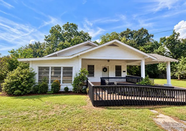 Single family home for sale at 403 N Bridge St, Wetumpka, AL 36092 | MLS# 590990