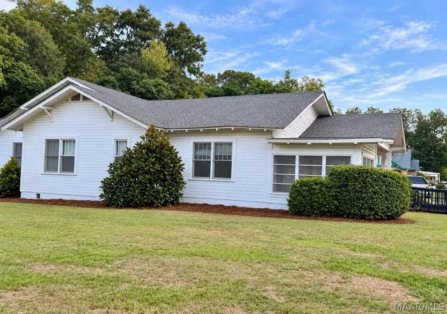 Photo 3 of Single family home for sale at 403 N Bridge St, Wetumpka, AL 36092 | MLS# 590990 | Listing updated on 2026-10-09