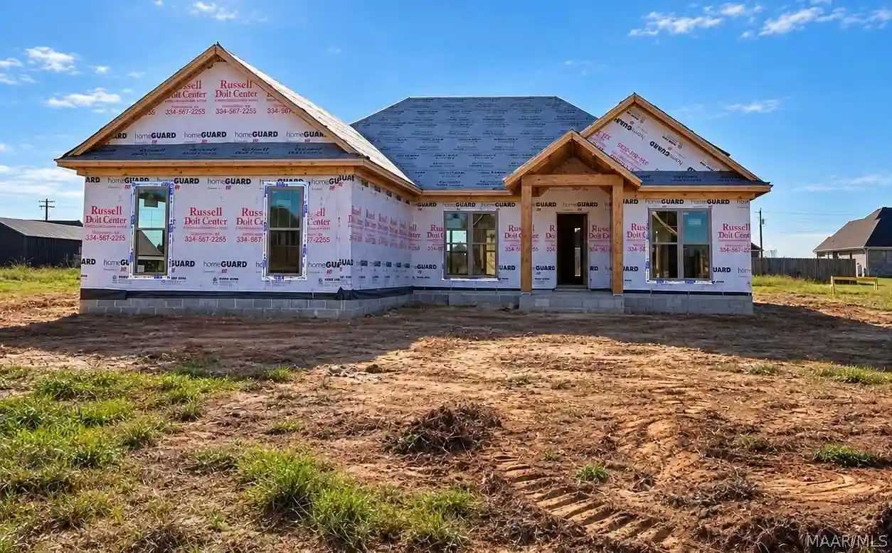Single family home for sale at 72 Drake Dr, Wetumpka, AL 36092 | MLS# 591485