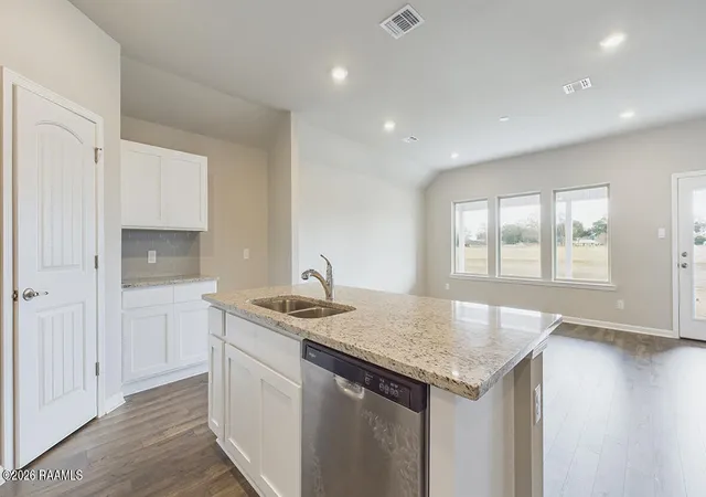4th image of 140 Lake Ridge Dr, Broussard, LA 70518 | MLS# 2600002137
