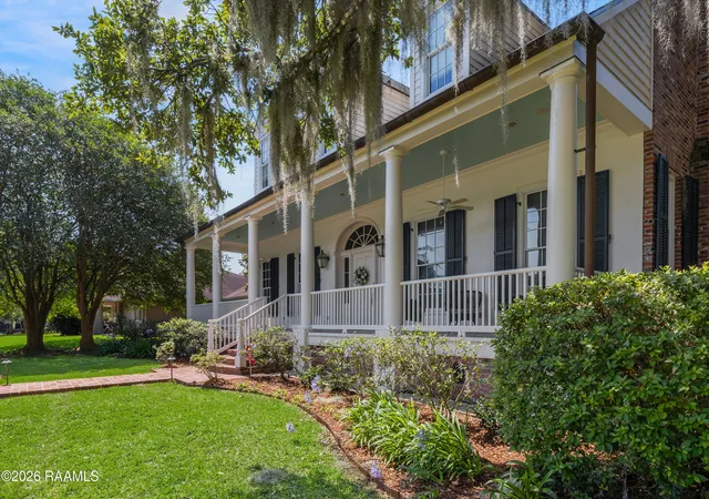 Photo 3 of Single family home for sale at 6 Duperier Oaks Dr, New Iberia, LA 70563 | MLS# 2600004432 | Listing updated on 2026-06-11