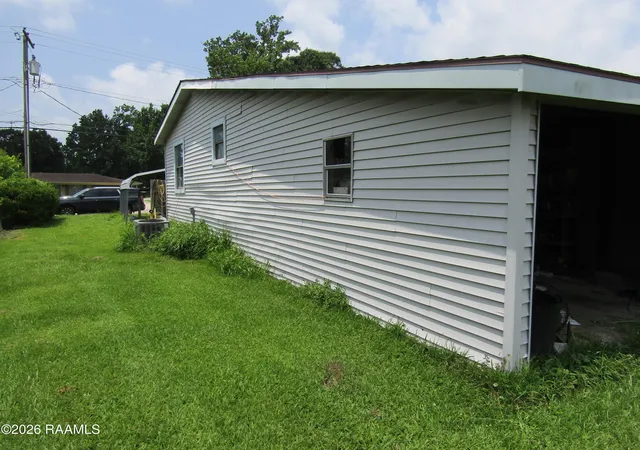 Photo 4 of Manufactured home for sale at 503 Texaco St, New Iberia, LA 70563 | MLS# 2600005517 | Listing updated on 2026-09-22