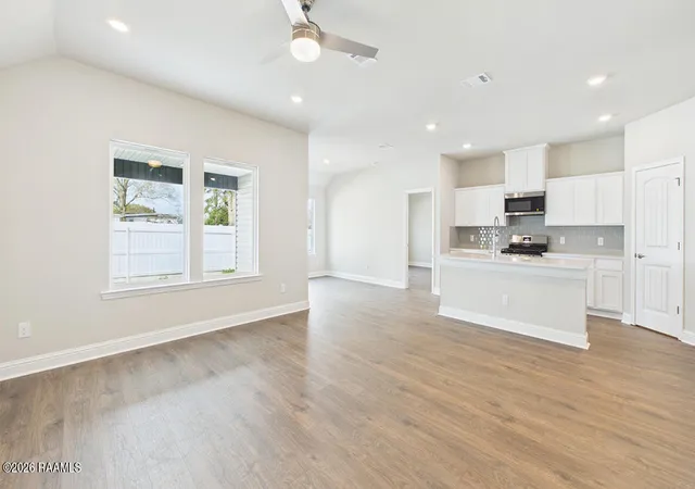 2nd image of 107 Acadian Falls Dr, Broussard, LA 70518 | MLS# 2600004641