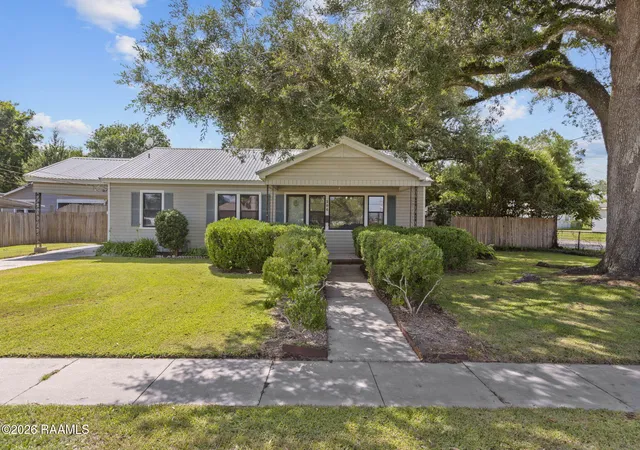 1st image of 206 S Martin Luther King Jr Dr, Saint Martinville, LA 70582 | MLS# 2600006715