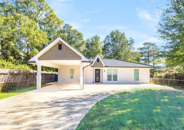 Photo 1 of Single family home for sale at 108 Saint Margarite St, Lafayette, LA 70501 | MLS# 2500006351 | Listing updated on 2026-06-19