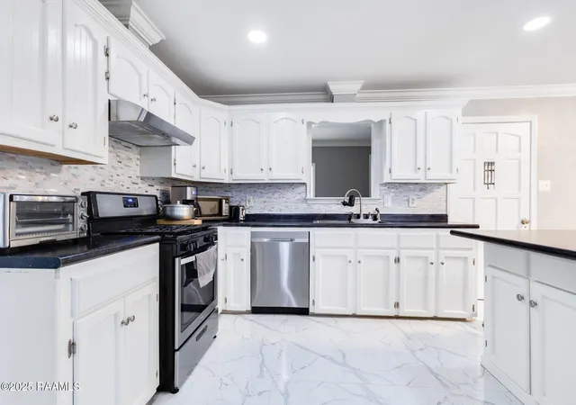 Photo 4 of Single family home for sale at 108 Saint Margarite St, Lafayette, LA 70501 | MLS# 2500006351 | Listing updated on 2026-06-19