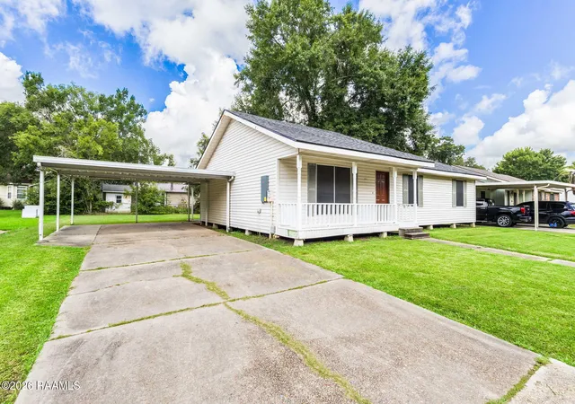 Photo 2 of Sale Pending at 313 Nottingham Cir, Lafayette, LA 70507 | MLS# 2600004718 | Listing updated on 2026-08-24