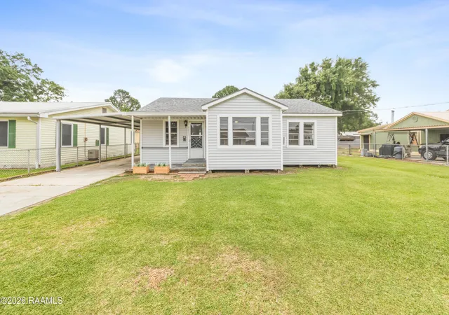 Homes for sale in New Iberia, LA | 1613 Iberia St, New Iberia, LA 70560 | MLS# 2600003968