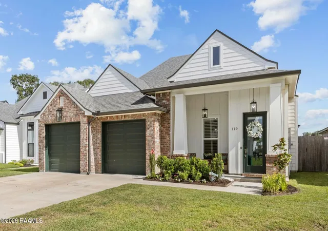 Photo 3 of Sale Pending at 119 Lakes Edge Dr, Broussard, LA 70518 | MLS# 2600007648 | Listing updated on 2026-09-08