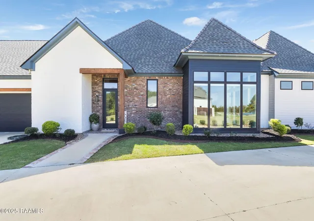 Photo 3 of Single family home for sale at 203 Alsway Ln, Broussard, LA 70518 | MLS# 2500004935 | Listing updated on 2026-07-16