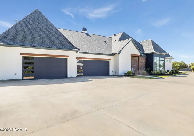Photo 4 of Single family home for sale at 203 Alsway Ln, Broussard, LA 70518 | MLS# 2500004935 | Listing updated on 2026-07-16