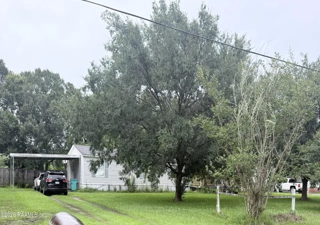 Homes for sale in Sunset, LA | 305 Doral St, Sunset, LA 70584 | MLS# 2600005685
