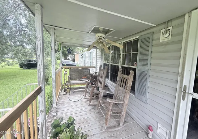 Homes for sale in Sunset, LA | 305 Doral St, Sunset, LA 70584 | MLS# 2600005685