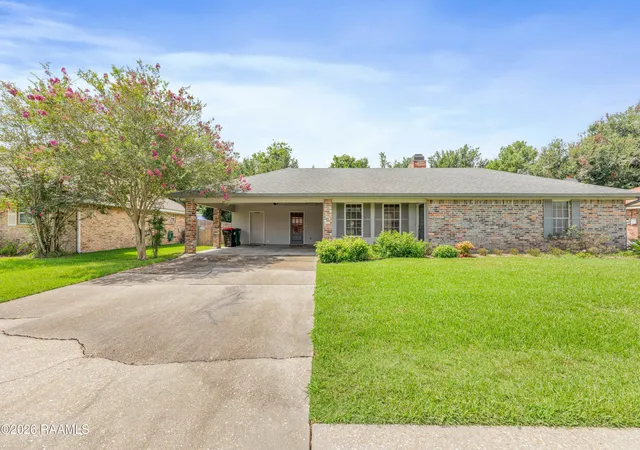 Photo 1 of Single family home for sale at 809 W Bonaire Dr, Lafayette, LA 70506 | MLS# 2600006435 | Listing updated on 2026-09-15