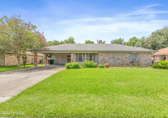 Photo 2 of Single family home for sale at 809 W Bonaire Dr, Lafayette, LA 70506 | MLS# 2600006435 | Listing updated on 2026-09-15