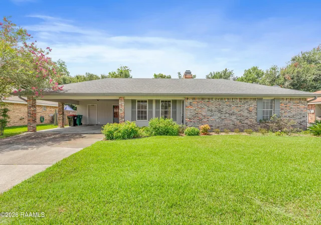 Photo 3 of Single family home for sale at 809 W Bonaire Dr, Lafayette, LA 70506 | MLS# 2600006435 | Listing updated on 2026-09-15