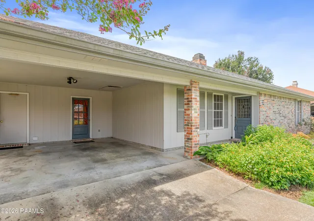 Photo 3 of Single family home for sale at 809 W Bonaire Dr, Lafayette, LA 70506 | MLS# 2600006435 | Listing updated on 2026-09-15