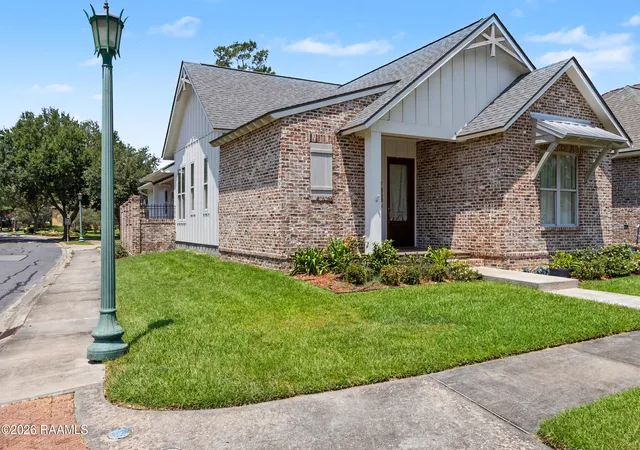 1st image of 201 W Vallauris Dr, Lafayette, LA 70507 | MLS# 2600006729
