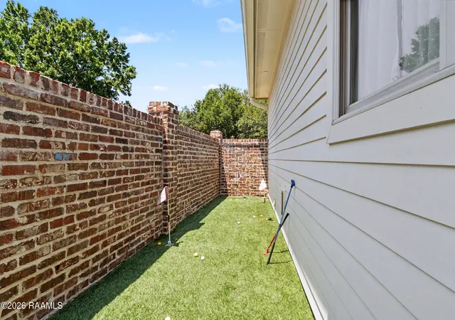 2nd image of 201 W Vallauris Dr, Lafayette, LA 70507 | MLS# 2600006729