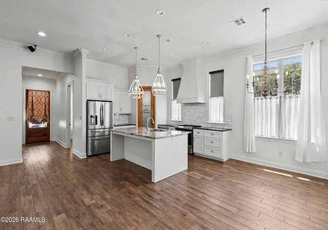 4th image of 201 W Vallauris Dr, Lafayette, LA 70507 | MLS# 2600006729