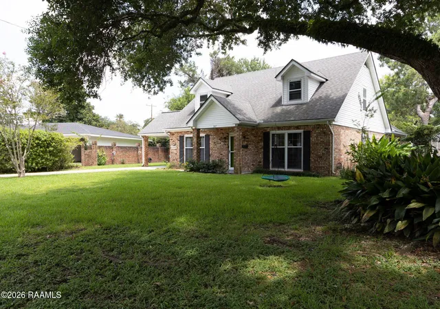 Homes for sale in New Iberia, LA | 347 Hilltop Cir, New Iberia, LA 70563 | MLS# 2600006064