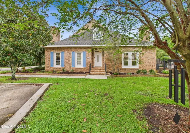 3rd image of 523 Esplanade Dr, Lafayette, LA 70508 | MLS# 2600007904