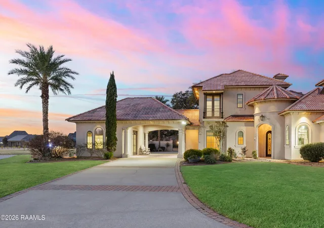 Photo 3 of Mansion for sale at 208 Saddleback Cir, Youngsville, LA 70592 | MLS# 2600000776 | Listing updated on 2026-04-09