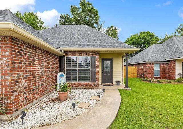 3rd image of 304 Saint Matthias Dr, Carencro, LA 70520 | MLS# 2600004299