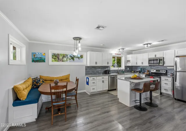 Photo 3 of Single family home for sale at 211 Mitze Dr, Lafayette, LA 70507 | MLS# 2600003689 | Listing updated on 2026-08-14