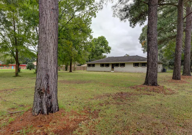 2nd image of 807 La Neuville Rd, Lafayette, LA 70508 | MLS# 18010422